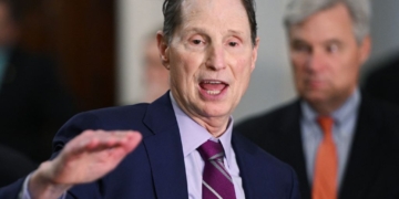 Dem Senator Called to Resign as Finance Committee Chairman After What Wife Is Investing in Becomes Known
