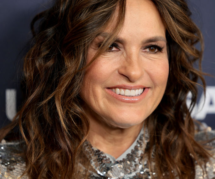 Hargitay Mistaken for Real Officer, Helps Lost Girl