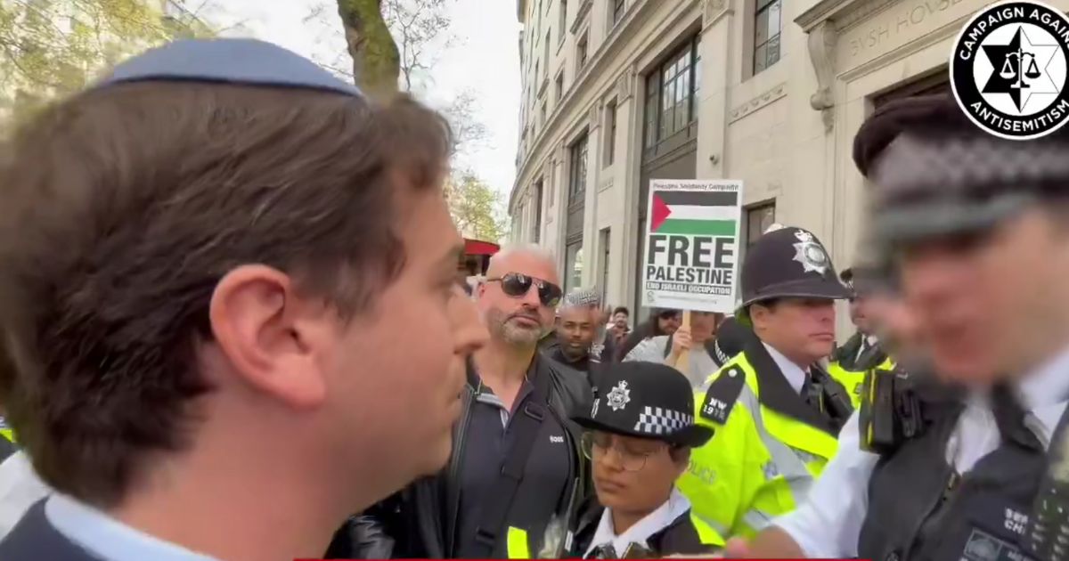 Watch: UK Police Threaten to Arrest an ‘Openly Jewish Man’ for Walking Near Palestine Protest