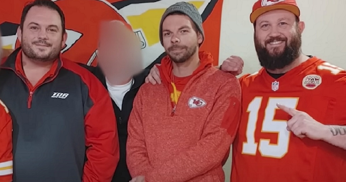 Mom of Chiefs Fan Who Froze in Friend’s Backyard Slams Investigation – ‘There Should Be Some Charges’