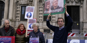 Julian Assange Can Appeal Extradition to US, Judges Rule