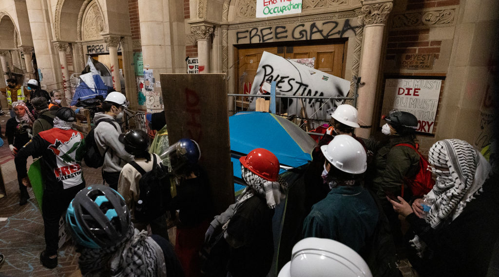 LAPD Dismantle UCLA Encampment 