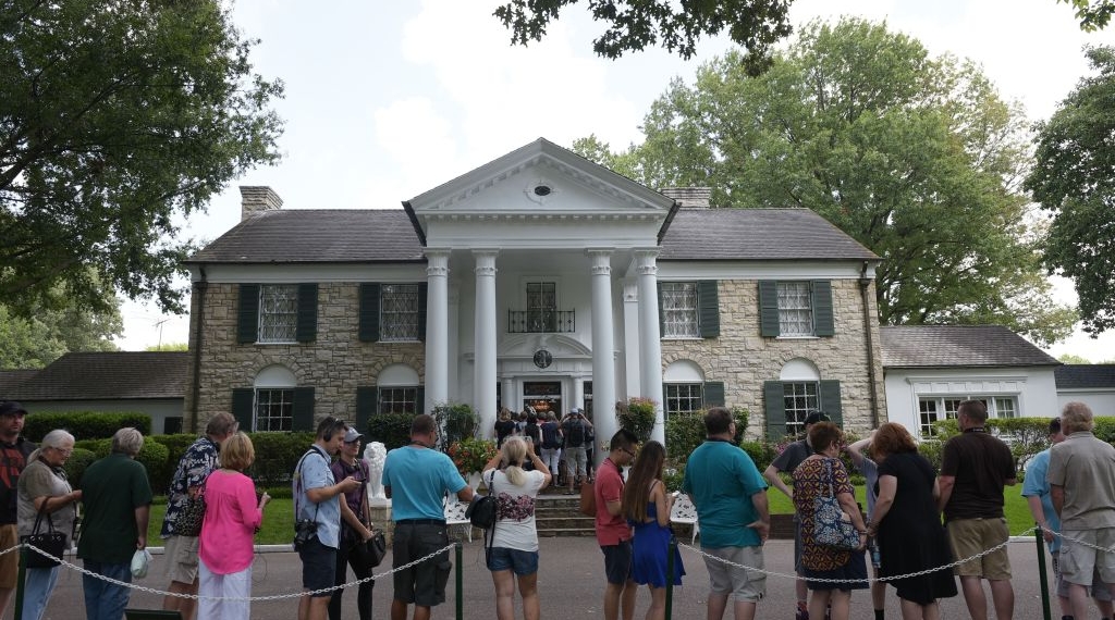 Elvis’ Granddaughter Fighting for Graceland Amid Foreclosure 