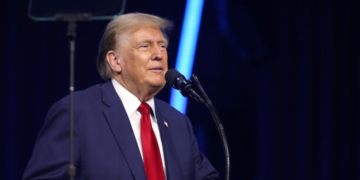 Trump Weighing Plan To Cut Off Ukraine Aid Unless Kyiv Agrees To Negotiate Peace Deal With Moscow