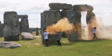 Eco-Activist Who Vandalized Stonehenge Recounts Being Bullied By American Bros Chanting ‘Oil’