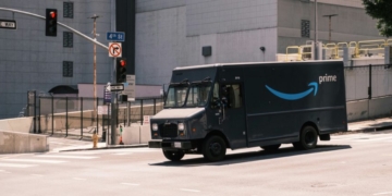 Amazon Shareholders Kill Major Union Proposal To Probe Job Losses From Green Transition