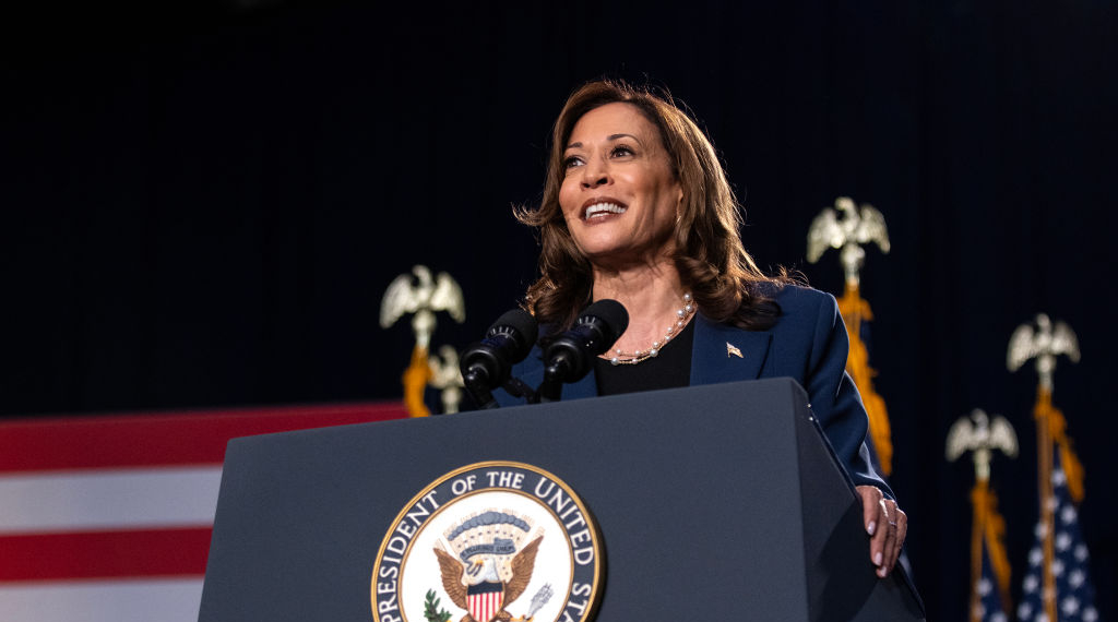 Poll Finds Harris With Narrow Lead Over Trump