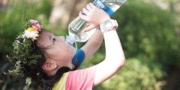 Parental Guilt Over Child’s Hydration: Study Reveals Challenges And Strategies As Summer End‌s
‌