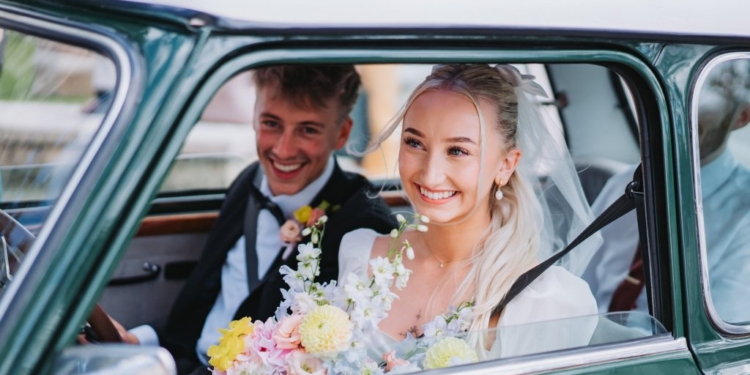 Savvy Couple’s Budget Wedding: Airbnb Venue, Domino’s Pizza, And Personal Touches‌
‌