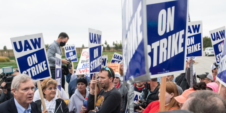 Major Auto Union That Brought The Whole Industry To A Halt Last Year Threatens To Launch Massive Strike Once Again