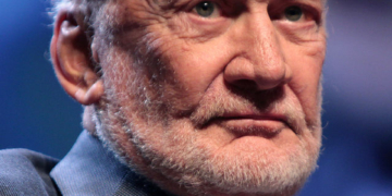 Buzz Aldrin Endorses Trump For President