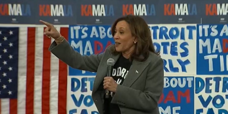 ‘Not That Persuasive’: Dem Super PAC Raises Alarm Bells About Harris Campaign’s Closing Strategy