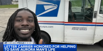 Thankful Family Invites Postal Worker to Thanksgiving After Selfless Act