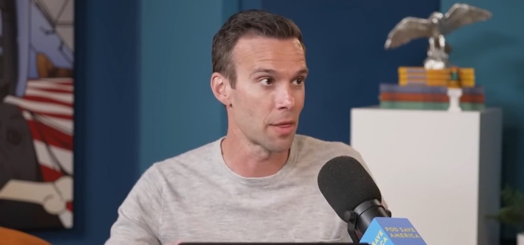 Former Obama Aides Say They Can Count Dems They Trust To Do Joe Rogan’s Podcast On ‘One Hand’