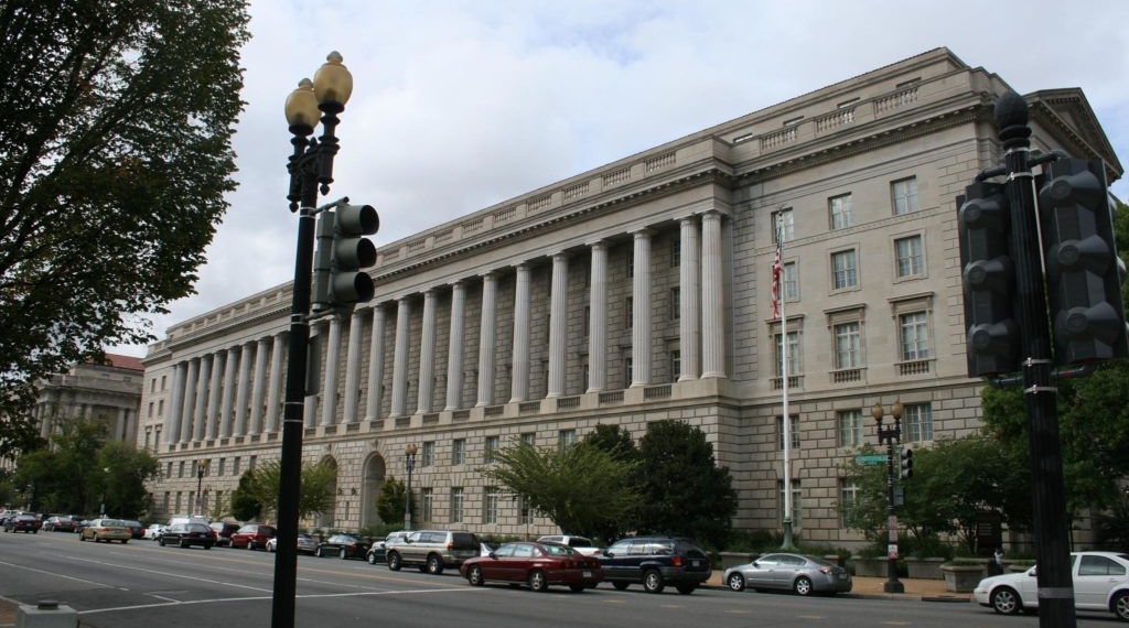 Vivek Ramaswamy Says DOGE Plan For Gov’t Employees Has Bureaucrats ‘In Tears’