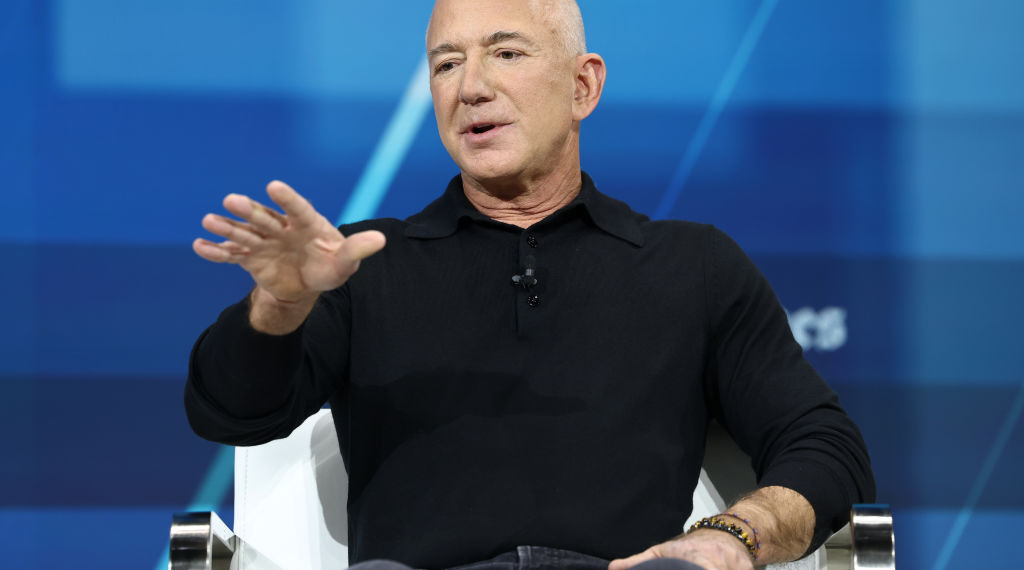 Bezos ‘Very Optimistic’ of Trump’s Plan to Cut Regulations in Fed Government 