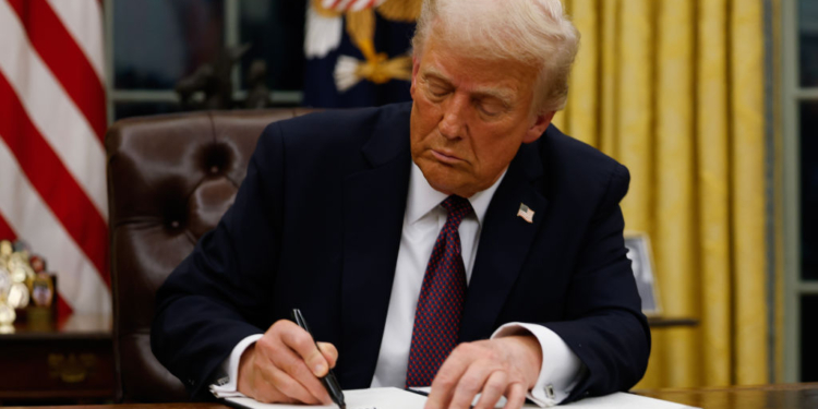 Trump Reinstates Military Members  Discharged for Refusing COVID-19 Shot