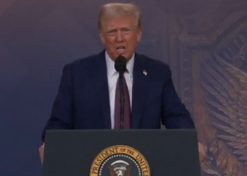 Trump Tells Davos Elites to Invest In US or Face Tariffs