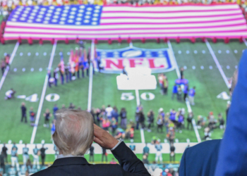 Trump Attends Super Bowl, Crowd Erupts with Cheers