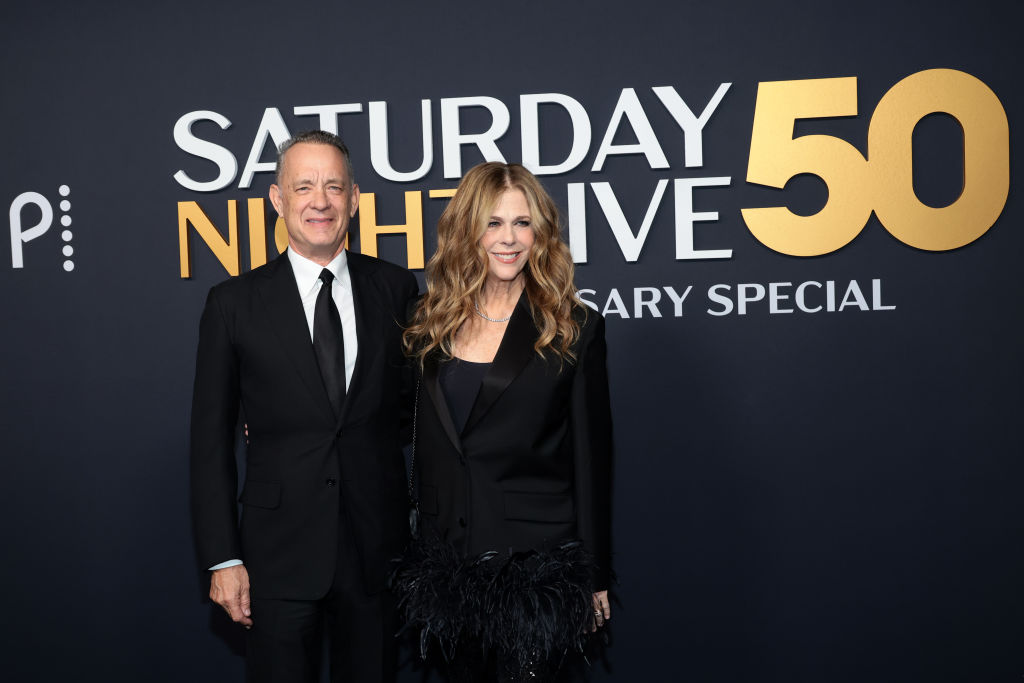 Eddie Murphy, Tom Hanks Shine in SNL50 Sketches