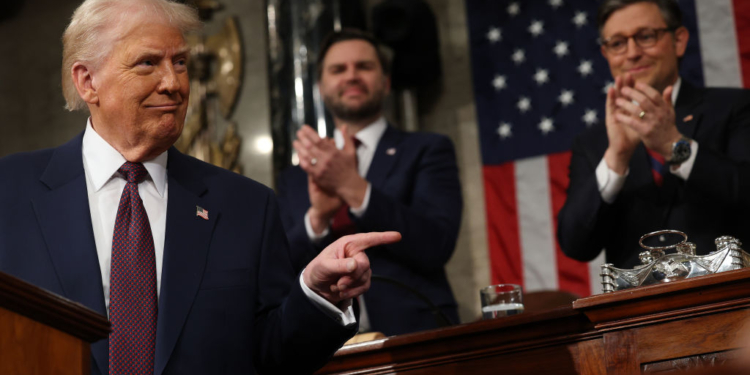 Trump Knocks Speculation of Hot Mic Moment With Justice John Roberts