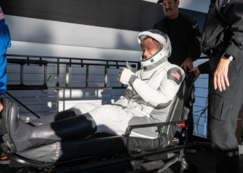 NASA Astronauts Have ‘Unplanned Welcome Crew’ After Splashdown