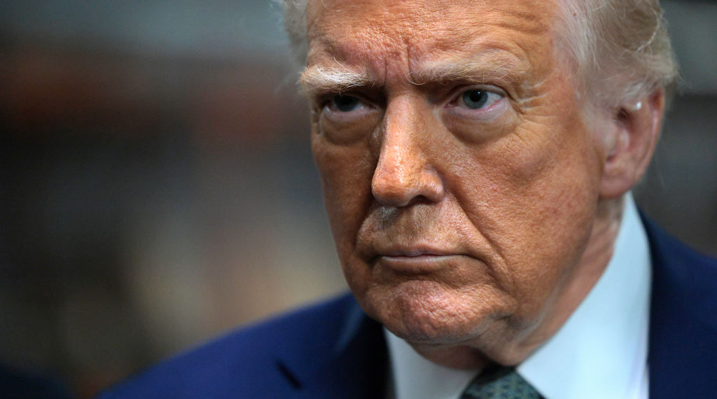 Trump to Impose 25% Tariff on Countries Purchasing Oil From Venezuela