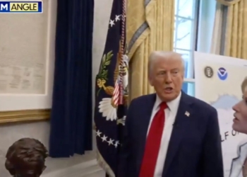 Trump Unveils Declaration of Independence in Oval Office