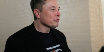 Musk Calls Trump Adviser Navarro ‘Dumber Than A Sack Of Bricks’