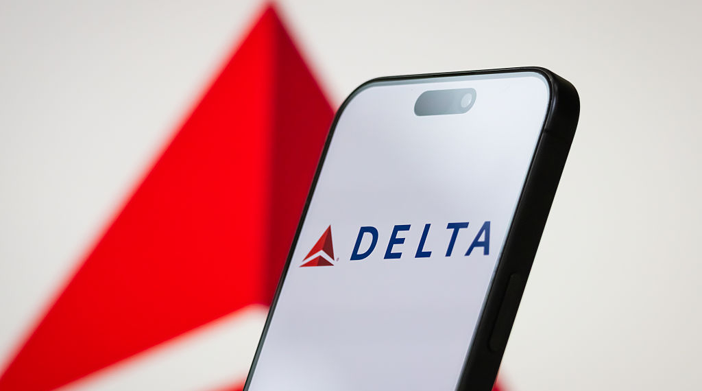 Passengers Forced to Evacuate Delta Flight After Engine Fire on Tarmac in Orlando 