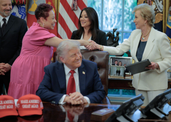 Trump Signs Executive Order to Incorporate AI Into Schools