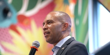 Hakeem Jeffries Pushes Back On David Hogg’s Plans To Primary Incumbent House Dems