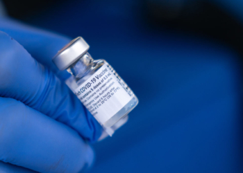 HHS to Stop Recommending COVID Shots for Children and Pregnant Women: Report