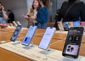 Trump Threatens Tariffs on iPhones Not Made in US