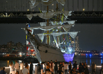 2 Confirmed Dead As Mexican Ship Hits Brooklyn Bridge 