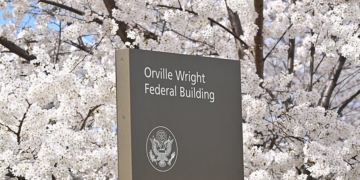 Hundreds Of FAA Employees Hit Exit