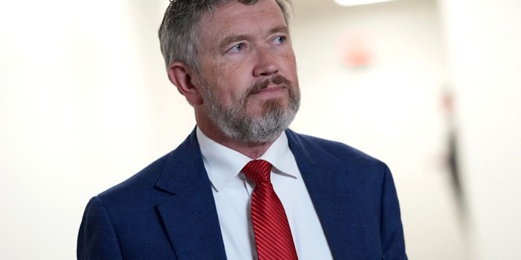 Trump Seeks to Oust Massie From House 