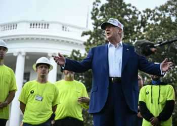 Video: Trump Installs Massive US Flag at White House
