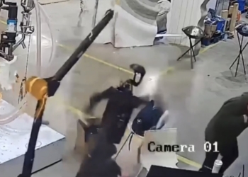 Video Shows Humanoid Robot Going Rogue in Chinese Factory 