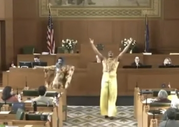 Oregon State Lawmakers Treated to Drag Show on House Floor