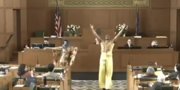 Oregon State Lawmakers Treated to Drag Show on House Floor