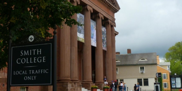 College Siccs ‘Bias’ Team On Female Students Fighting To Keep Biological Males Off Campus, Complaint Alleges