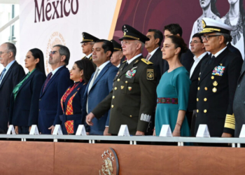 General Mexicano Ligado a Cárteles Fue Invitado a Evento Junto a Presidenta de México