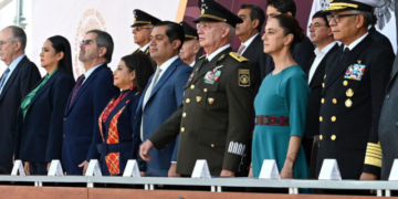 General Mexicano Ligado a Cárteles Fue Invitado a Evento Junto a Presidenta de México