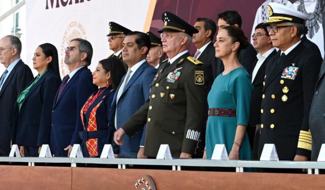 General Mexicano Ligado a Cárteles Fue Invitado a Evento Junto a Presidenta de México