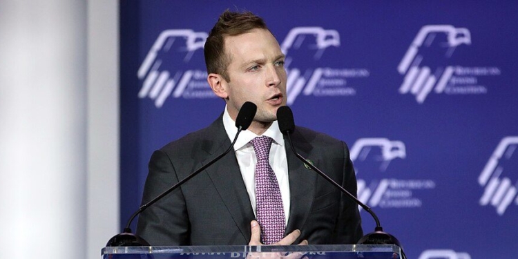 Man Charged With Ethnic Intimidation After Allegedly Threatening Jewish Congressman With Palestine Flag