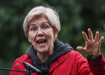 CNBC Hosts Mock Elizabeth Warren Over Economic Numbers