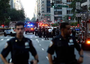 Former NYPD Officer Blames ‘Bystander Empathy’ in Deadly Manhattan Shooting