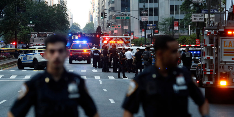 Former NYPD Officer Blames ‘Bystander Empathy’ in Deadly Manhattan Shooting