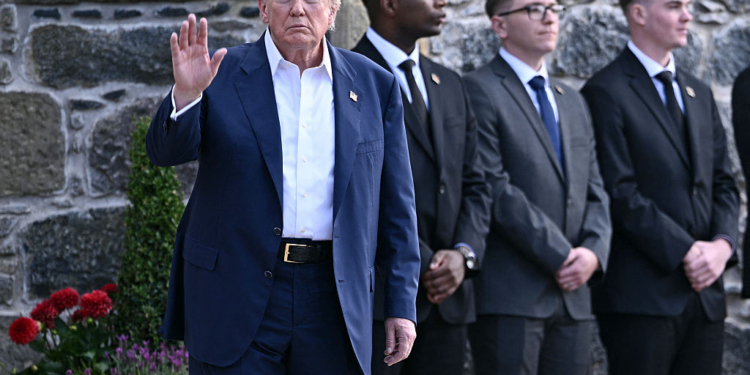 Trump Calls Manhattan Shooter ‘Crazed Lunatic;’ Mourns Fallen Officer